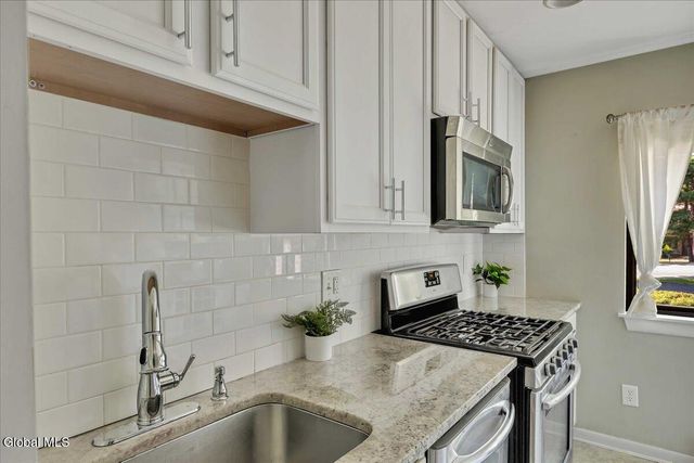 132 Point Of Woods Drive, Albany, NY 12203