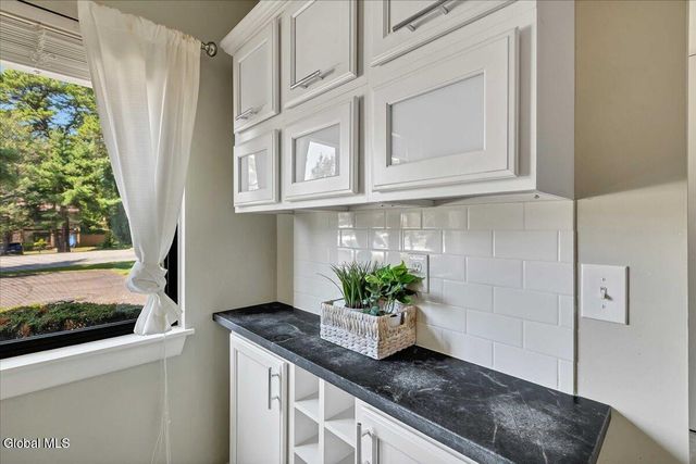 132 Point Of Woods Drive, Albany, NY 12203