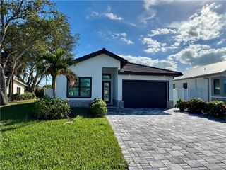 656 108th AVE N, Naples, FL 34108