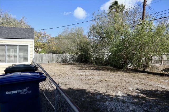 1166 York Ave, Corpus Christi, TX 78404