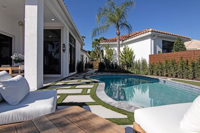 2570 Players Court, Wellington, FL 33414