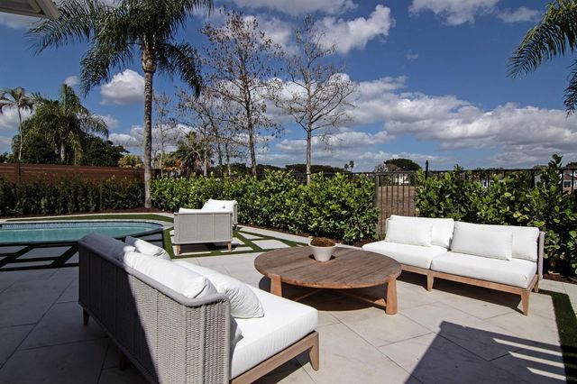 2570 Players Court, Wellington, FL 33414