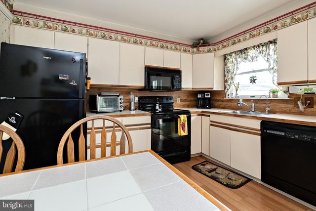 403 MEMORIAL AVE, Gloucester City, NJ 08030