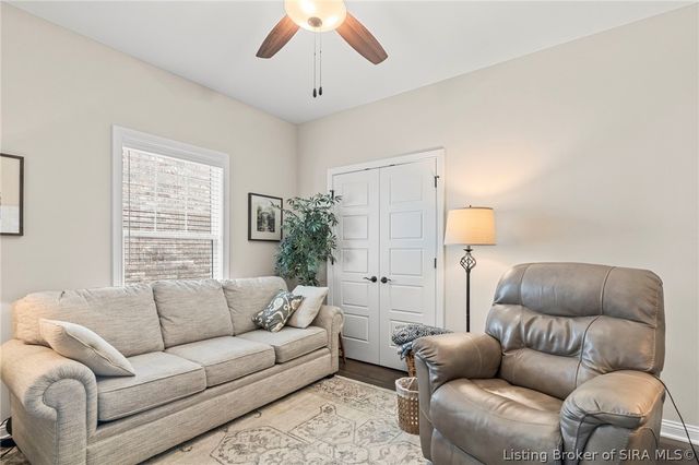 2009 Prestwick Place, Henryville, IN 47126