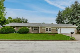 11307 W Garfield AVENUE, Wauwatosa, WI 53226