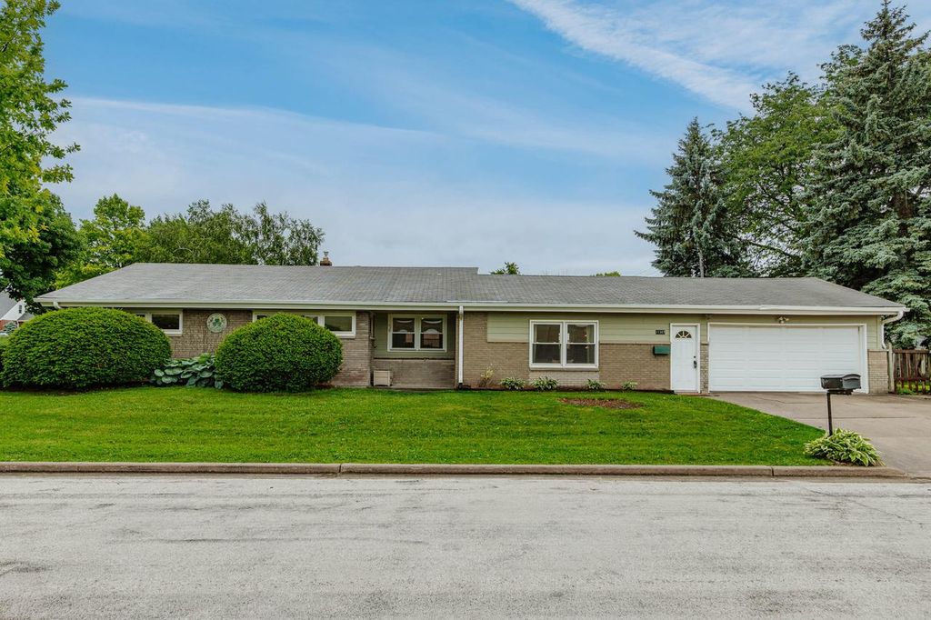 11307 W Garfield AVENUE, Wauwatosa, WI 53226