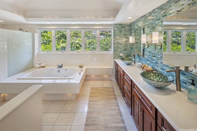 1319 Mokulua Drive, Kailua, HI 96734
