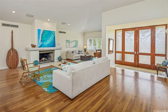 1319 Mokulua Drive, Kailua, HI 96734