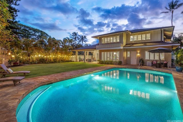 1319 Mokulua Drive, Kailua, HI 96734