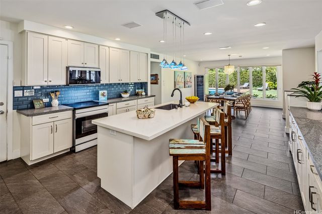 1319 Mokulua Drive, Kailua, HI 96734