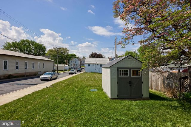 202 W FRANKLIN ST, Ephrata, PA 17522