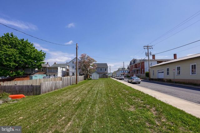 202 W FRANKLIN ST, Ephrata, PA 17522