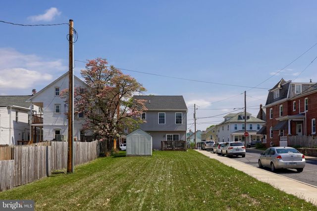 202 W FRANKLIN ST, Ephrata, PA 17522
