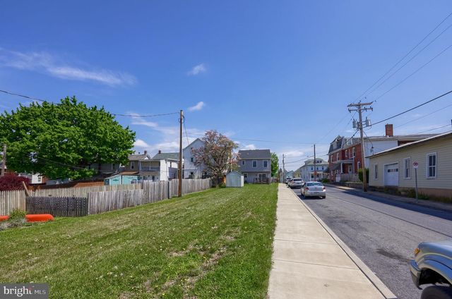 202 W FRANKLIN ST, Ephrata, PA 17522