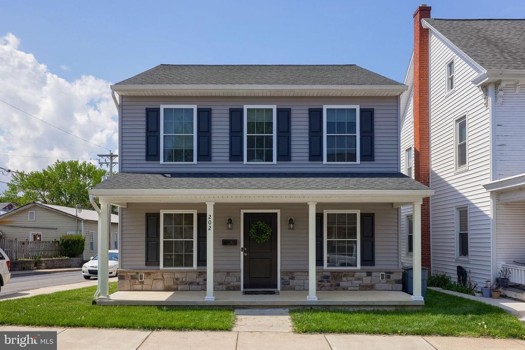 202 W FRANKLIN ST, Ephrata, PA 17522