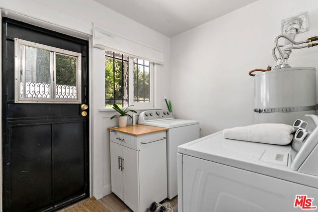 226 N Irving Boulevard, Los Angeles, CA 90004