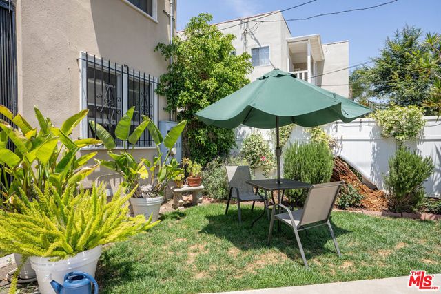 226 N Irving Boulevard, Los Angeles, CA 90004