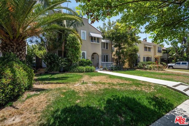 226 N Irving Boulevard, Los Angeles, CA 90004