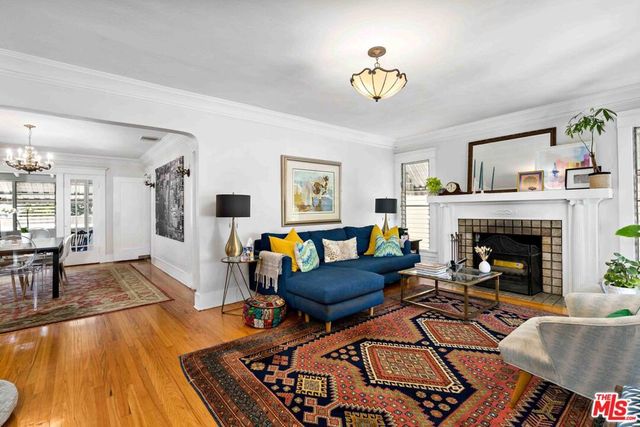 226 N Irving Boulevard, Los Angeles, CA 90004