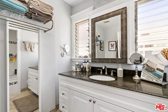 226 N Irving Boulevard, Los Angeles, CA 90004