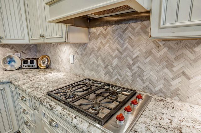 852 35TH AVENUE N, St Petersburg, FL 33704