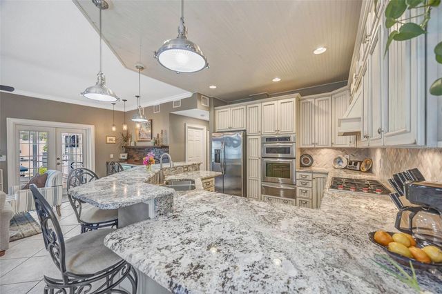 852 35TH AVENUE N, St Petersburg, FL 33704