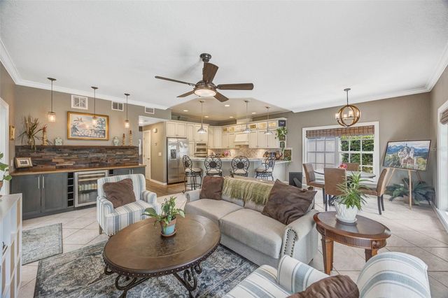 852 35TH AVENUE N, St Petersburg, FL 33704