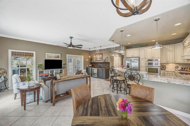 852 35TH AVENUE N, St Petersburg, FL 33704