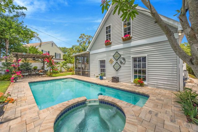 852 35TH AVENUE N, St Petersburg, FL 33704