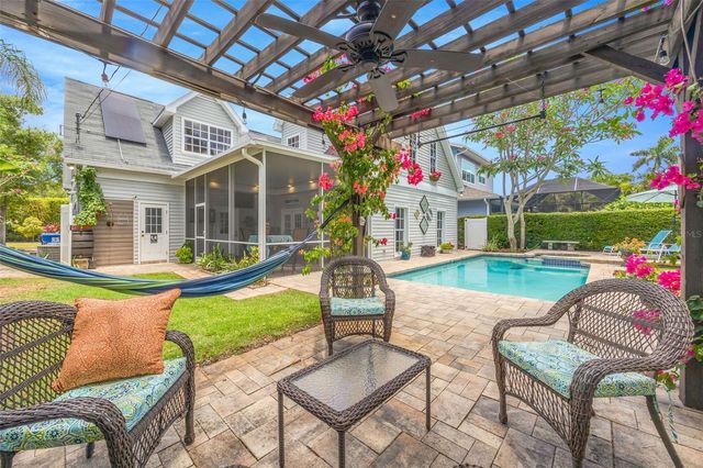 852 35TH AVENUE N, St Petersburg, FL 33704