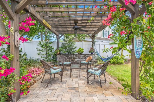 852 35TH AVENUE N, St Petersburg, FL 33704