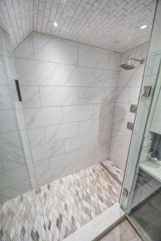 852 35TH AVENUE N, St Petersburg, FL 33704