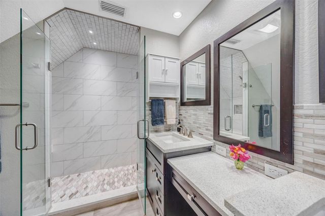852 35TH AVENUE N, St Petersburg, FL 33704