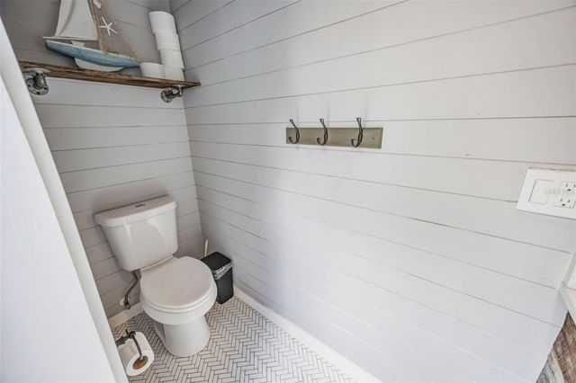 852 35TH AVENUE N, St Petersburg, FL 33704