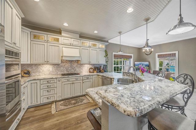 852 35TH AVENUE N, St Petersburg, FL 33704