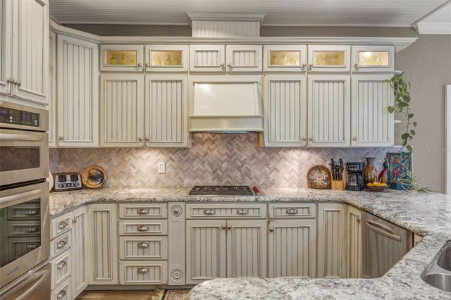 852 35TH AVENUE N, St Petersburg, FL 33704