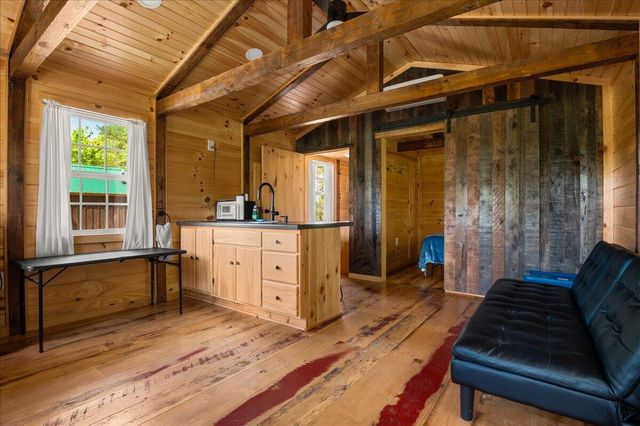 660 Watt Nantz Road, East Bernstadt, KY 40729