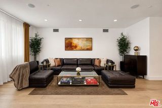 1304 Roxbury Drive 202, Los Angeles, CA 90035