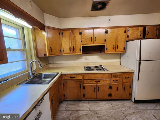 9709 ADMIRALTY DR, Silver Spring, MD 20910