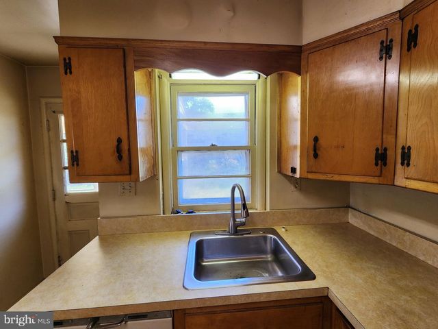 9709 ADMIRALTY DR, Silver Spring, MD 20910