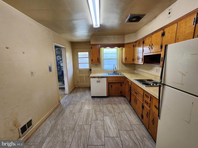 9709 ADMIRALTY DR, Silver Spring, MD 20910