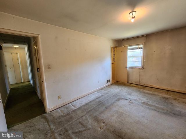 9709 ADMIRALTY DR, Silver Spring, MD 20910