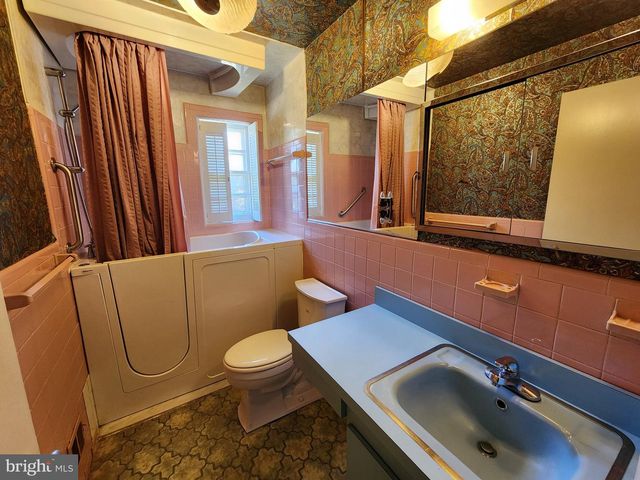9709 ADMIRALTY DR, Silver Spring, MD 20910