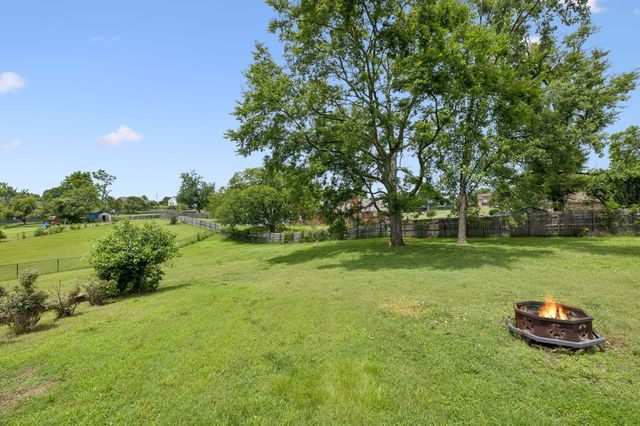 2596 Long Hollow Pike, Hendersonville, TN 37075