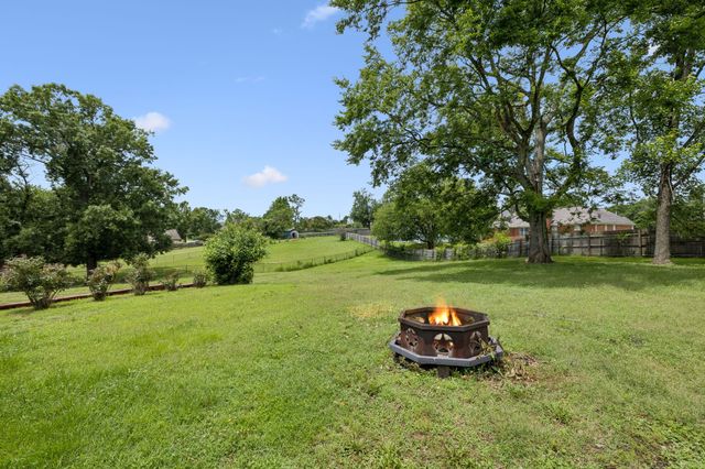 2596 Long Hollow Pike, Hendersonville, TN 37075