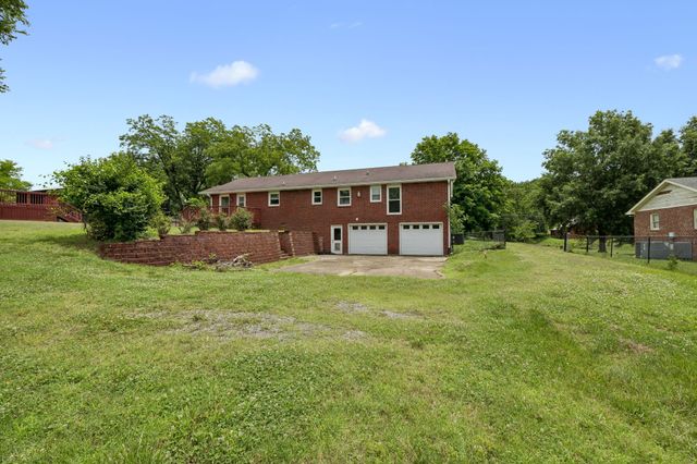 2596 Long Hollow Pike, Hendersonville, TN 37075