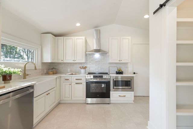 305 Shepherd Hills Dr, Madison, TN 37115