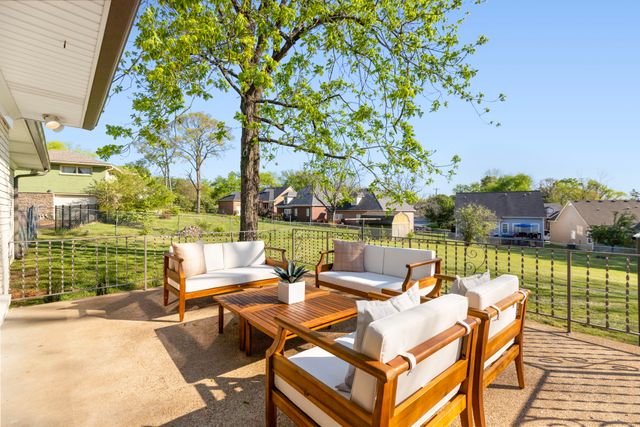 305 Shepherd Hills Dr, Madison, TN 37115