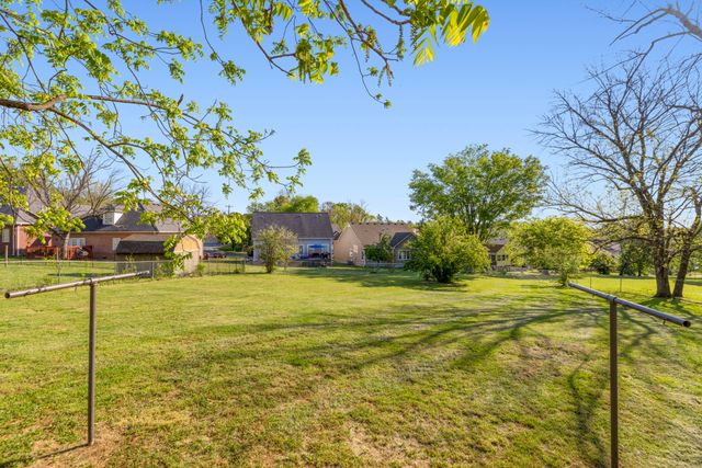 305 Shepherd Hills Dr, Madison, TN 37115