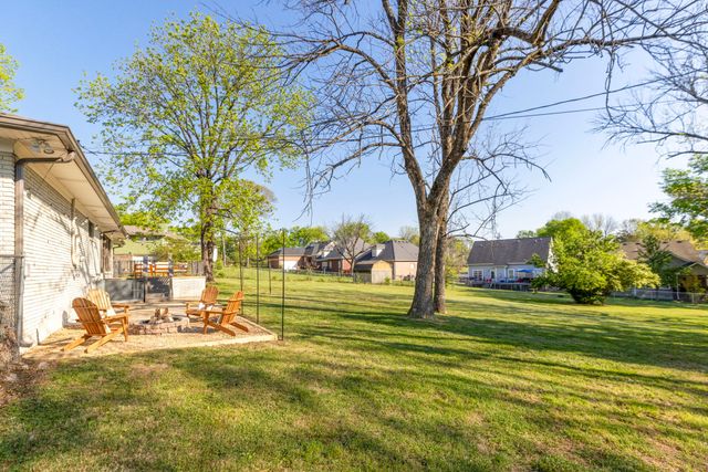 305 Shepherd Hills Dr, Madison, TN 37115